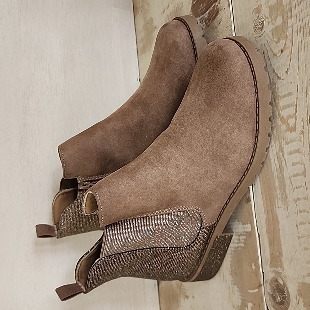 Seychelles Tan Ankle Boot with Zipper